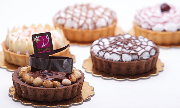تاثیر رنگ در برندینگ: چرا برند ‘Cake Fereshteh’ باید رنگ نسکافه‌ای انتخاب کند؟