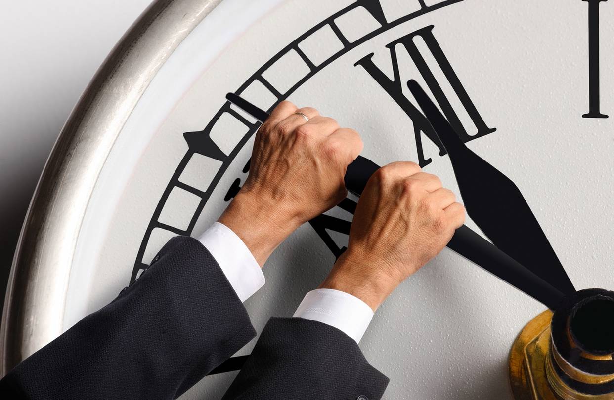 چرا همیشه احساس کمبود زمان داریم؟